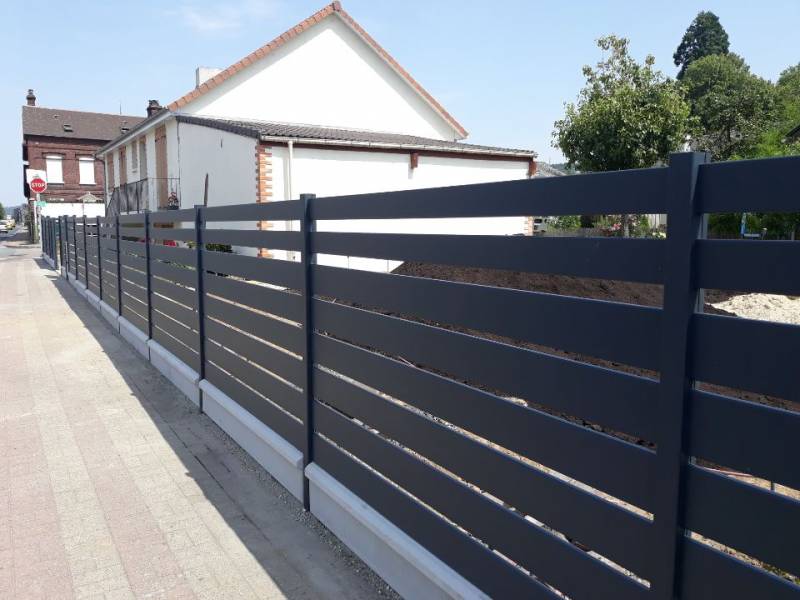 Pose de clôture aluminium à claire voie proche de Rouen
