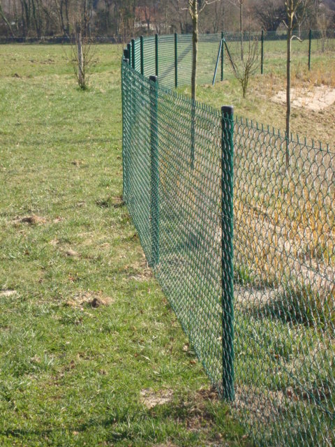 Installation de clôture grillagée autour d'un bassin à Bourgtheroulde 27